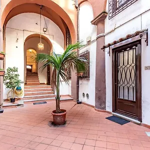 lovely-apartment-ground-floor-colosseo-up-4-prs.it-romehotels.com/